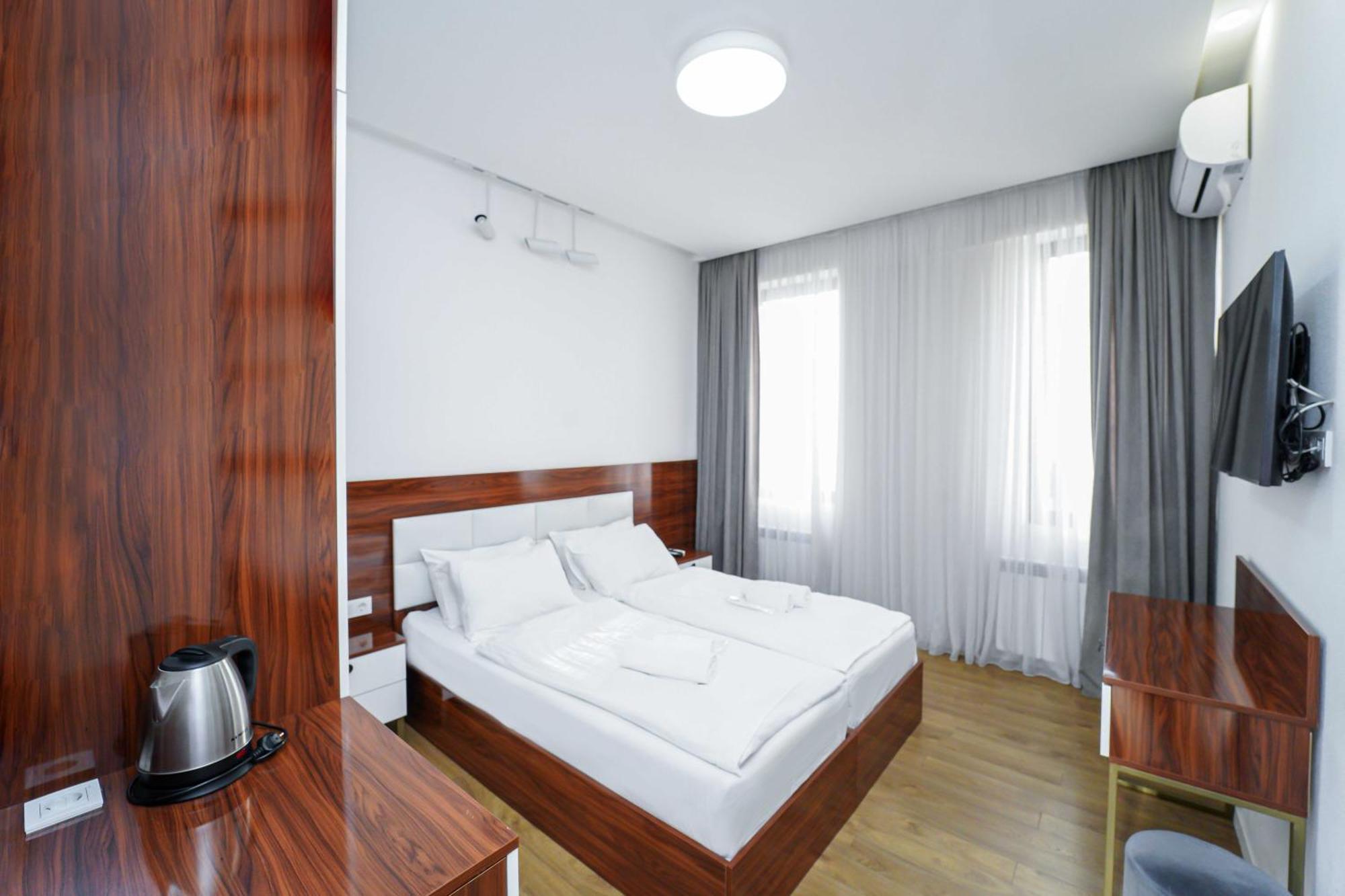 Hotel Type Rooms On Avenue Melikishvili, City Center Tbilisi Luaran gambar